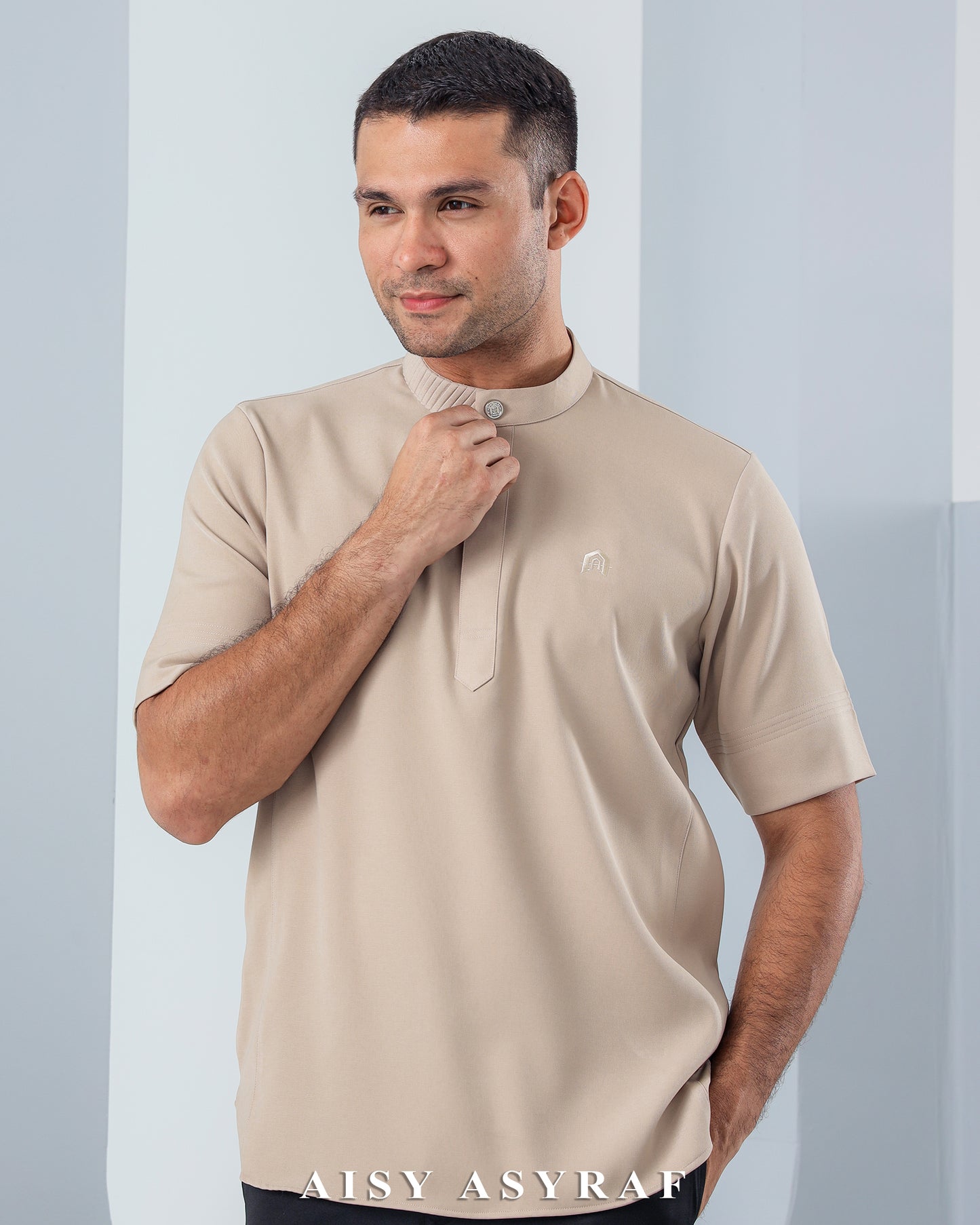 Kurta Hagia - Nude